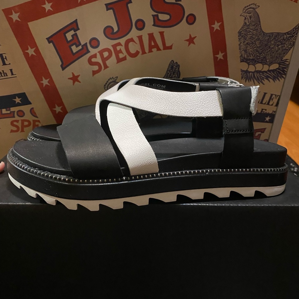 SOREL ROAMING CRISS CROSS SANDAL SEA SALT NWB 7.5